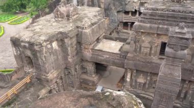 Kailasa Tapınağı, Ellora mağaraları, dünyadaki en büyük kaya kesimi mağara kompleksi ve UNESCO dünya mirası alanlarından biridir..