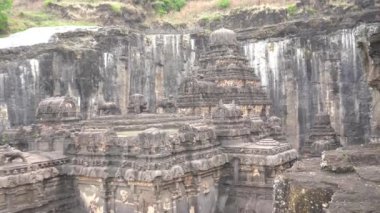 Kailasa Tapınağı, Ellora mağaraları, dünyadaki en büyük kaya kesimi mağara kompleksi ve UNESCO dünya mirası alanlarından biridir..