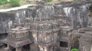 Kailasa Tapınağı, Ellora mağaraları, dünyadaki en büyük kaya kesimi mağara kompleksi ve UNESCO dünya mirası alanlarından biridir..