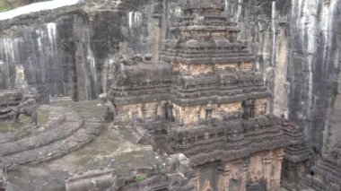 Kailasa Tapınağı, Ellora mağaraları, dünyadaki en büyük kaya kesimi mağara kompleksi ve UNESCO dünya mirası alanlarından biridir..