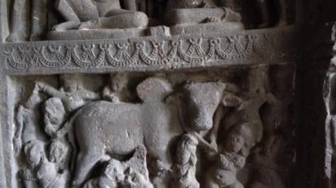 Kailasa Tapınağı, Ellora mağaraları, dünyanın en büyük kaya kesimi mağara komplekslerinden ve UNESCO dünya mirası alanlarından biridir..
