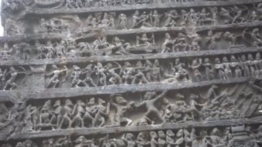 Kailasa Tapınağı, Ellora mağaraları, dünyanın en büyük kaya kesimi mağara komplekslerinden ve UNESCO dünya mirası alanlarından biridir..