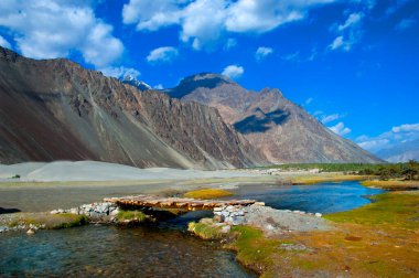 Dağ nehri manzarası, dağ deresi, Ladakh