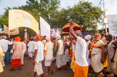 NASHIK, INDIA, 27 Ağustos 2015: Simhastha Kumbh Mela 'daki Hindu dindarlar.