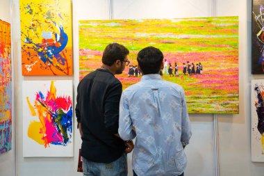 MUMBAI, INDIA, 14 Mart 2025: Nehru Center Sanat Galerisi 'ndeki sanat sergisini ziyaret edenler giriş ücreti alınmadan ve fotoğraf yasaklanmadan halka açıldı. 