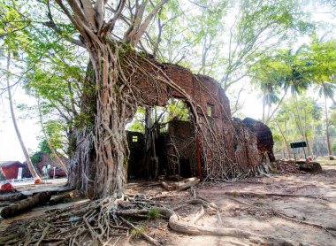 Andaman ve Nicobar Adaları 'ndaki Ross Adası' nda İngilizlerin kullandığı terk edilmiş ve harap bir ev.