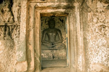 Aurangabad Mağaraları 'ndaki Buda Heykeli, Hindistan, Maharashtra, Aurangabad' da 2. yüzyıldan kalma kaya kesimli Budist mağara anıtlarıdır..