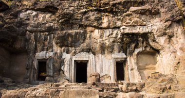 Aurangabad Mağaraları, Hindistan 'ın Maharashtra kentindeki Aurangabad şehrinde 2. yüzyıldan kalma kaya kesimli Budist mağara anıtlarıdır..