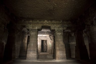Aurangabad Mağaraları, Hindistan 'ın Maharashtra kentindeki Aurangabad şehrinde 2. yüzyıldan kalma kaya kesimli Budist mağara anıtlarıdır..
