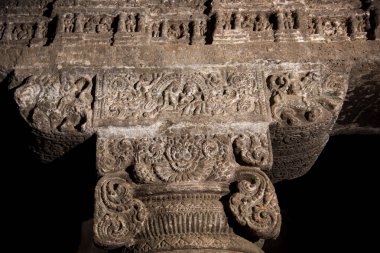 Aurangabad Mağaraları, 2. yüzyıldan kalma kaya kesimli Budist mağara anıtlarıdır.