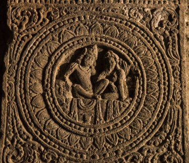 Aurangabad Mağaraları, 2. yüzyıldan kalma kaya kesimli Budist mağara anıtlarıdır.