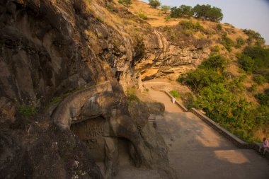 Aurangabad Mağaraları, Hindistan 'ın Maharashtra kentindeki Aurangabad şehrinde 2. yüzyıldan kalma kaya kesimli Budist mağara anıtlarıdır..