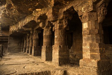 Aurangabad Mağaraları, Hindistan 'ın Maharashtra kentindeki Aurangabad şehrinde 2. yüzyıldan kalma kaya kesimli Budist mağara anıtlarıdır..