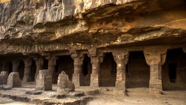 Aurangabad Mağaraları, Hindistan 'ın Maharashtra kentindeki Aurangabad şehrinde 2. yüzyıldan kalma kaya kesimli Budist mağara anıtlarıdır..