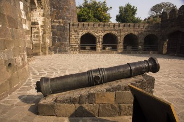 Aurangabad yakınlarındaki Antik Daulatabad kalesi, Maharashtra, Hindistan, MS 14. yüzyılda inşa edildi.