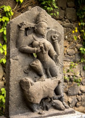 Daulatabad Kalesi, Hindistan 'da antik taş heykel.