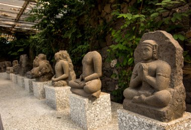 Daulatabad Kalesi, Hindistan 'da antik taş heykel.