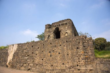 Aurangabad yakınlarındaki Antik Daulatabad kalesi, Maharashtra, Hindistan, MS 14. yüzyılda inşa edildi.