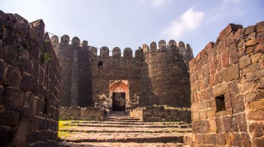 Aurangabad yakınlarındaki Antik Daulatabad kalesi, Maharashtra, Hindistan, MS 14. yüzyılda inşa edildi.