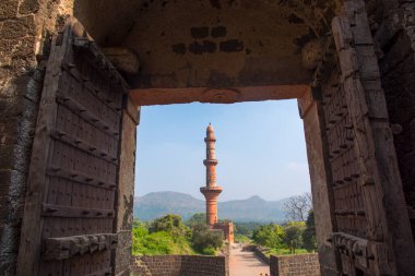 Aurangabad yakınlarındaki Antik Daulatabad kalesi, Maharashtra, Hindistan, MS 14. yüzyılda inşa edildi.