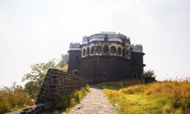 Aurangabad yakınlarındaki Antik Daulatabad kalesi, Maharashtra, Hindistan, MS 14. yüzyılda inşa edildi.