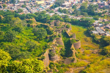 Daulatabad şehir manzarası Devgiri Kalesi, Aurangabad, Maharashtra, Hindistan.