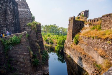 Aurangabad yakınlarındaki Antik Daulatabad kalesi, Maharashtra, Hindistan, MS 14. yüzyılda inşa edildi.