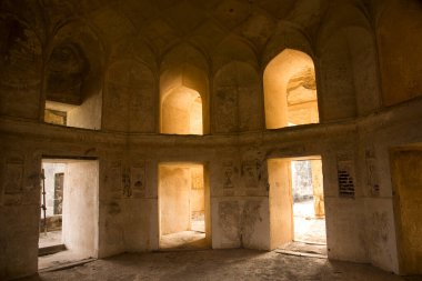 Aurangabad yakınlarındaki Antik Daulatabad kalesi, Maharashtra, Hindistan, MS 14. yüzyılda inşa edildi.