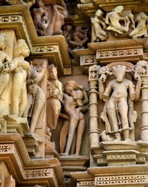 Taş oyma heykelleri Javari Tapınağı, Khajuraho, Madhya Pradesh, Hindistan, UNESCO dünya mirası alanı