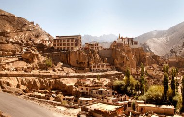 Lamayuru veya Yuru Gompa, Hindistan 'ın Batı Ladakh, Jammu ve Kashmir ilçelerinde bulunan Tibet Budist Gompa manastırıdır.