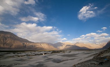 Kum tepeleri Himalayalar Nubra Vadisi'nde. Hunder, Nubra Vadisi, Ladakh