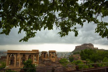 Hindu mezarlığı mozolesi. Jaisalmer, Rajasthan, Hindistan