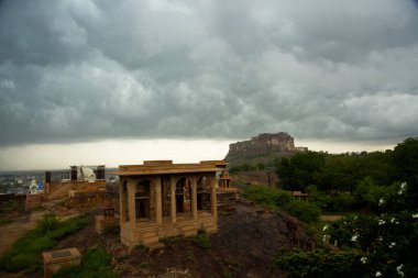 Hindu mezarlığı mozolesi. Jaisalmer, Rajasthan, Hindistan