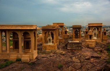 Hindu mezarlığı mozolesi. Jaisalmer, Rajasthan, Hindistan