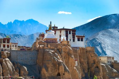 Lamayuru veya Yuru Gompa, Hindistan 'ın Batı Ladakh, Jammu ve Kashmir ilçelerinde bulunan Tibet Budist Gompa manastırıdır.