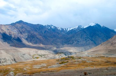 Ladakh, Hindistan 'da terk edilmiş bölge ve dağ sıraları..