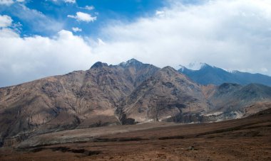 Ladakh, Hindistan 'da terk edilmiş bölge ve dağ sıraları..