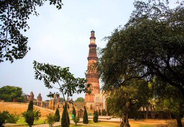 Kutub Minar, en uzun minare UNESCO Dünya Mirası Sitesi, Yeni Delhi, Hindistan