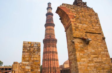 Kutub Minar, en uzun minare UNESCO Dünya Mirası Sitesi, Yeni Delhi, Hindistan