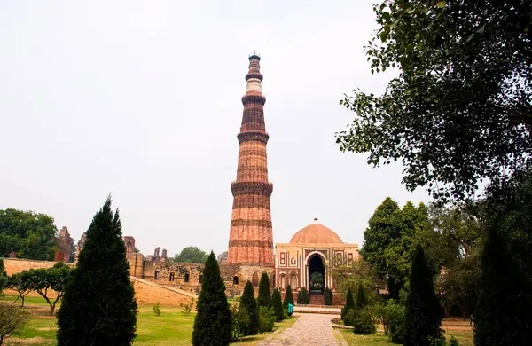 Kutub Minar, en uzun minare UNESCO Dünya Mirası Sitesi, Yeni Delhi, Hindistan