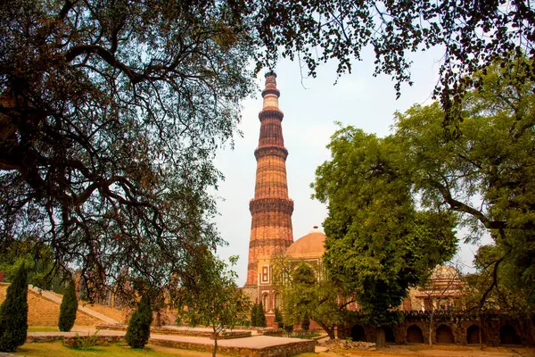 Kutub Minar, en uzun minare UNESCO Dünya Mirası Sitesi, Yeni Delhi, Hindistan