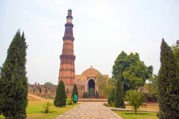 Kutub Minar, en uzun minare UNESCO Dünya Mirası Sitesi, Yeni Delhi, Hindistan