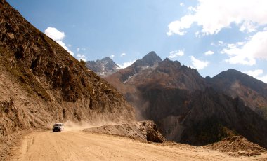 Himalayalar, Ladakh, Hindistan 'daki Himalaya Manali-Leh otoyolu.
