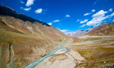 Himalayalar 'daki dağlar nehri, Ladakh, Hindistan
