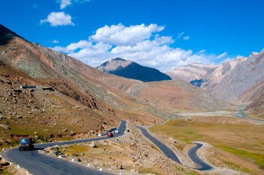 Himalayalar, Ladakh, Hindistan 'daki Himalaya Manali-Leh otoyolu.
