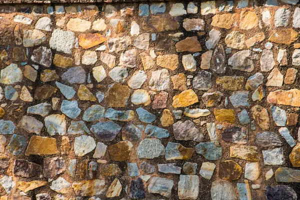 Antik taş duvarın arka planı, eski kale taşı duvar dokusu, taş yüzeylerin deseni..