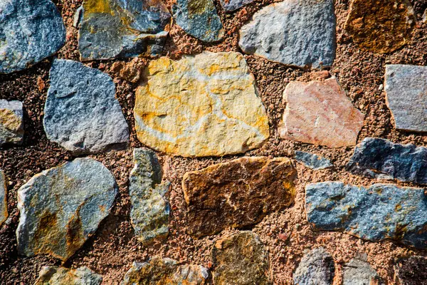 Antik taş duvarın arka planı, eski kale taşı duvar dokusu, taş yüzeylerin deseni..