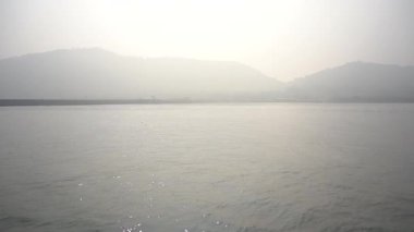 gün batımında dalgalar deniz