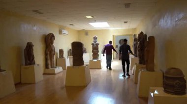 SANCHI, MADHYA PRADESH, INDIA, 10 Mart 2022: Sanchi müzesine turist ziyareti kısıtlı değil, turistler için açıktır