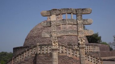 Sanchi Stupa, UNESCO Dünya Mirası Bölgesi İmparator Ashoka tarafından inşa edilen 2200 yıllık bir Budist anıtı..